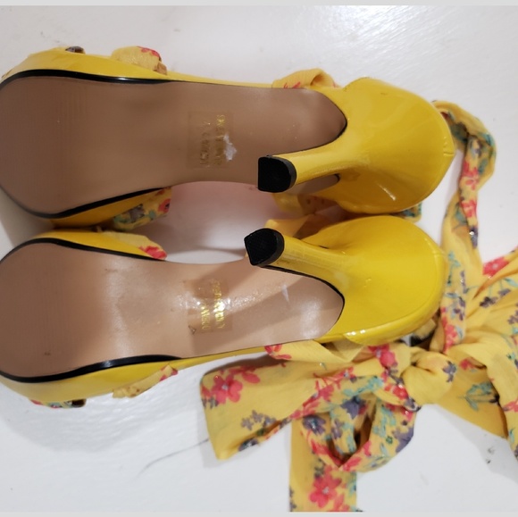 Rogue Gorgeous Heels with Fabric Tie - Picture 3 of 3